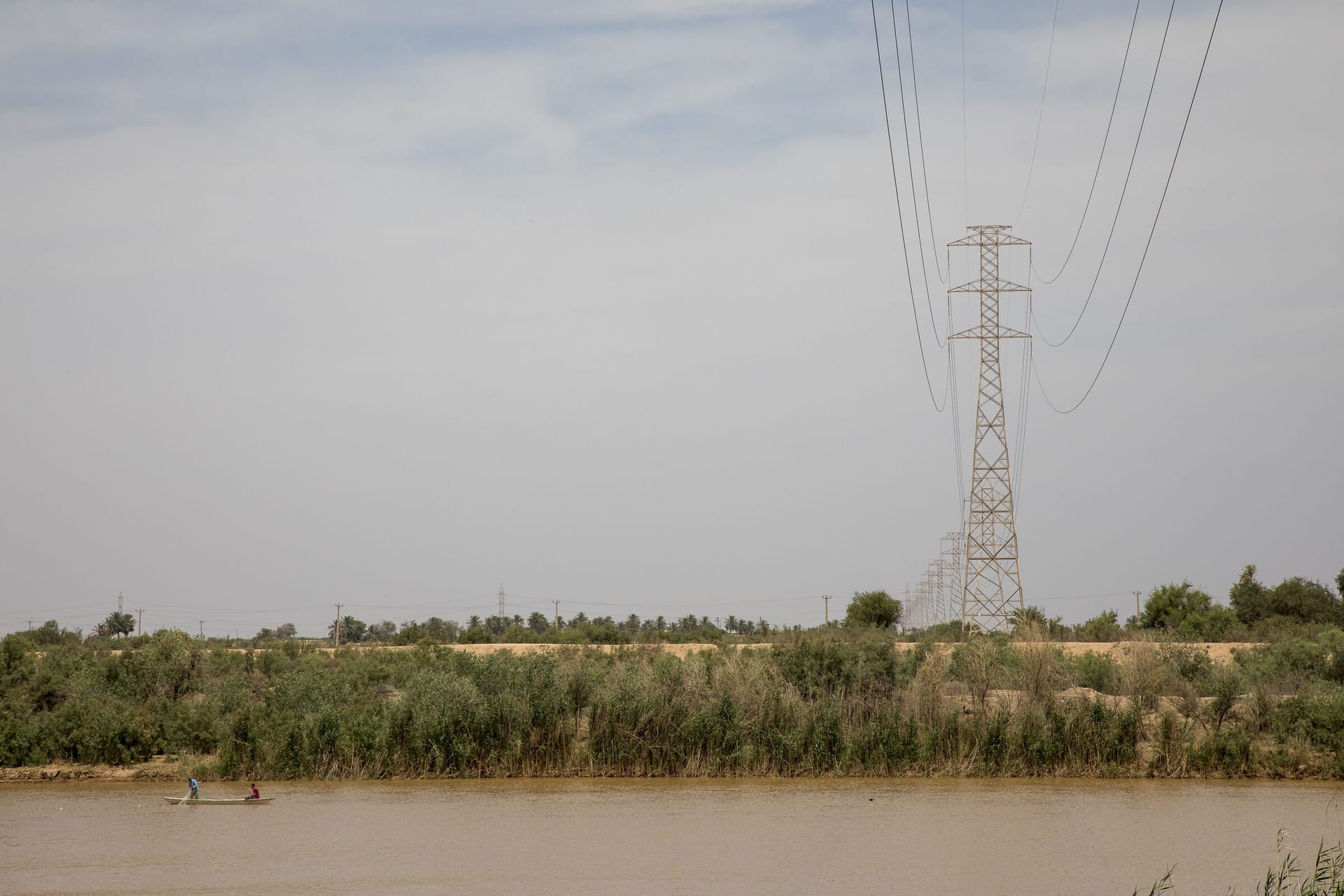 Taban Niroo composite insulators and power transmission